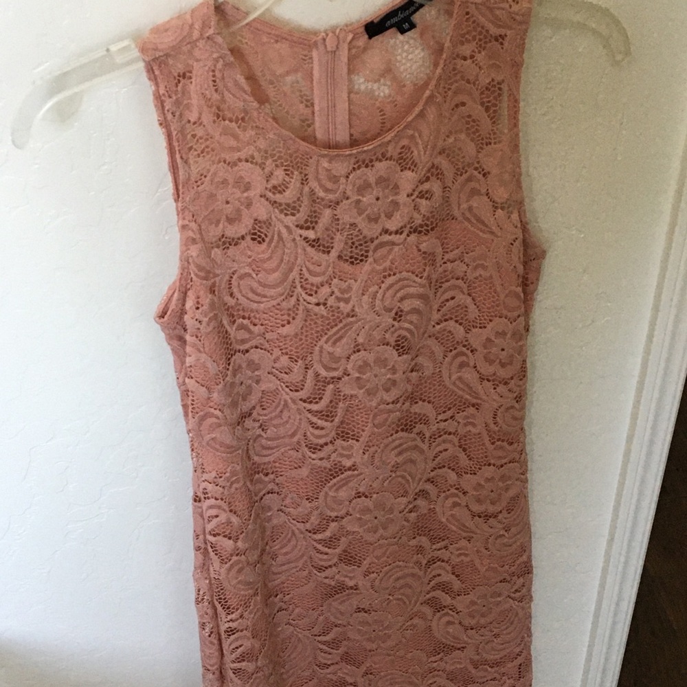 Sheath lace pink flowery dress. Size M.